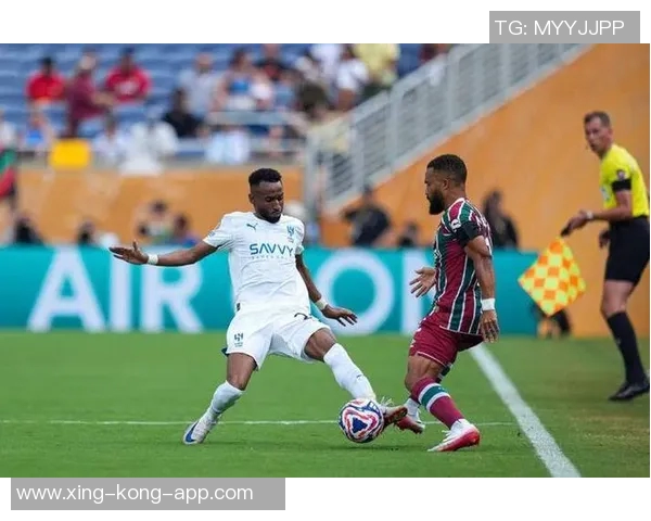 顶级足球球星赛场巅峰对决展现极致技艺与荣耀瞬间